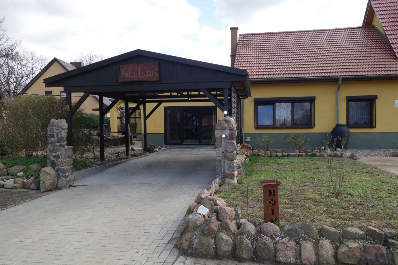 Ferienhaus "Am Gutspark" Alt Tucheband Екстериор снимка